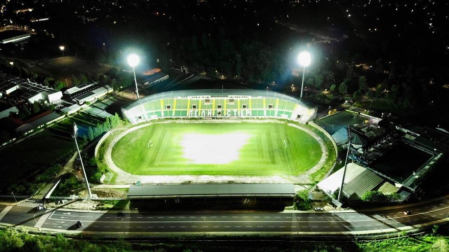 Блесна стадионот во Битола. Пуштени рефлекторите на Петар Милошевски