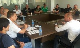 Mbledhje në vigjilie të ndeshjeve të balotazhit për hyrje/mbijetesë