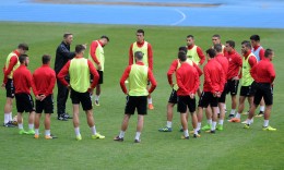 Македонија до 21 година: „Средете ги мислите во главата, статистиката покажува дека знаете фудбал“