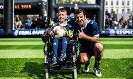 Abasadori i fushatës për barazi Jane Velkovski luan futboll me Figon, Hegerbergun dhe Abidalin
