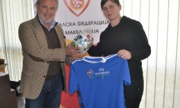 Promotion of a program for School Football. FFM donated balls to 76 schools