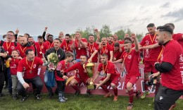 Struga Trim Ljum celebrates the historic cup in the First MFL